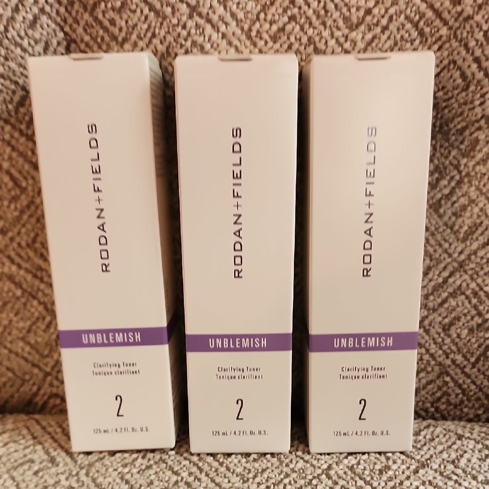 Rodan + Fields Unblemish Clarifying Toner — White and Purple Packaging